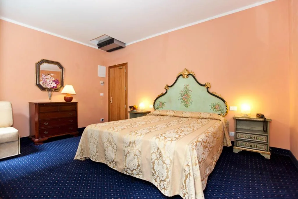 Camera Matrimoniale Standard — Hotel Malibran
