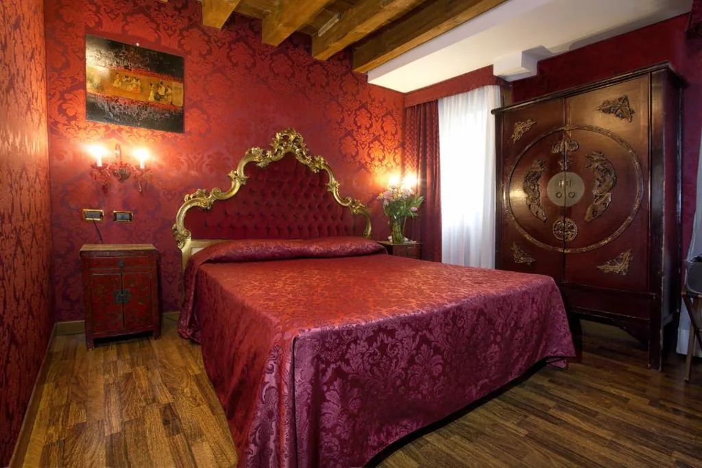 Camera Matrimoniale Standard — Hotel Noemi