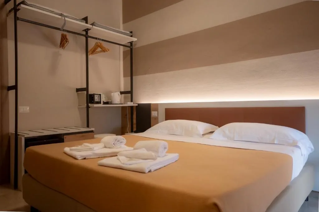 Camera Matrimoniale Standard — Hotel Primavera