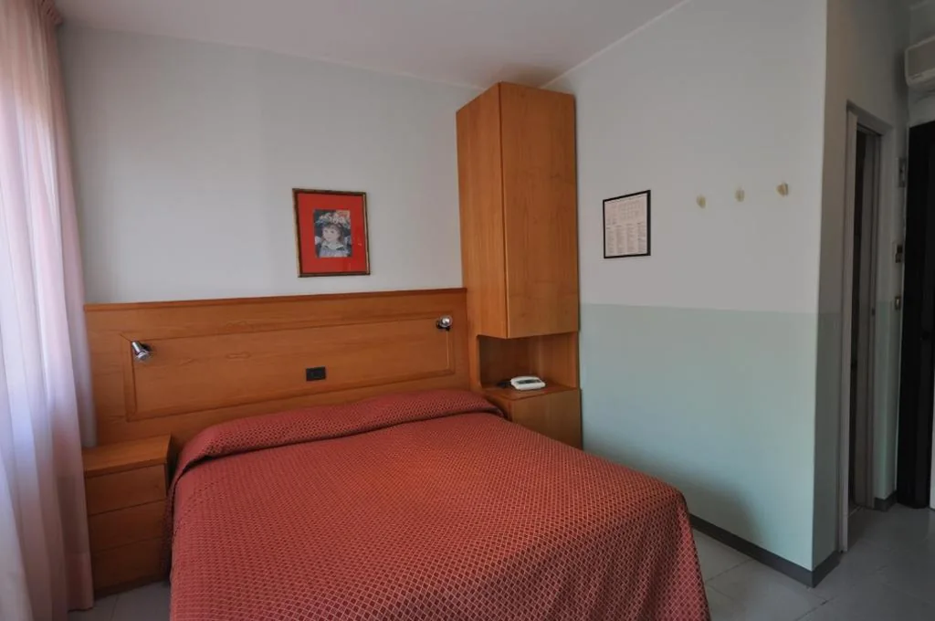 Camera Matrimoniale Standard — Hotel Real