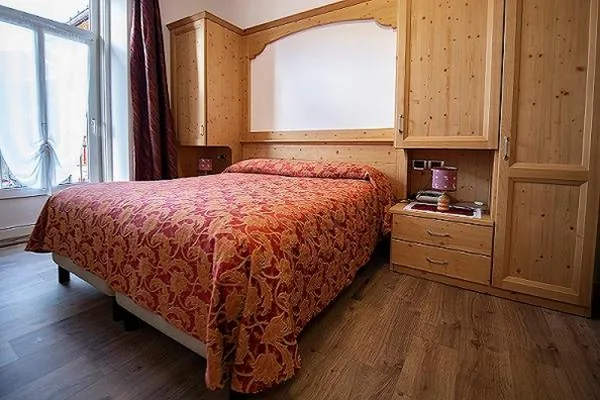 Standard Double Room — Hotel Regina