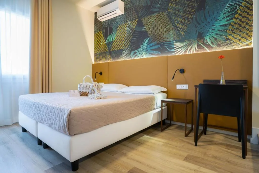 Camera Matrimoniale Standard — Hotel Suez