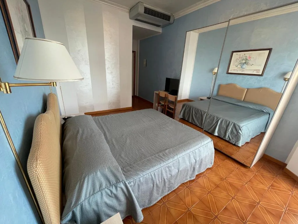 Camera Matrimoniale Standard — Hotel Universo