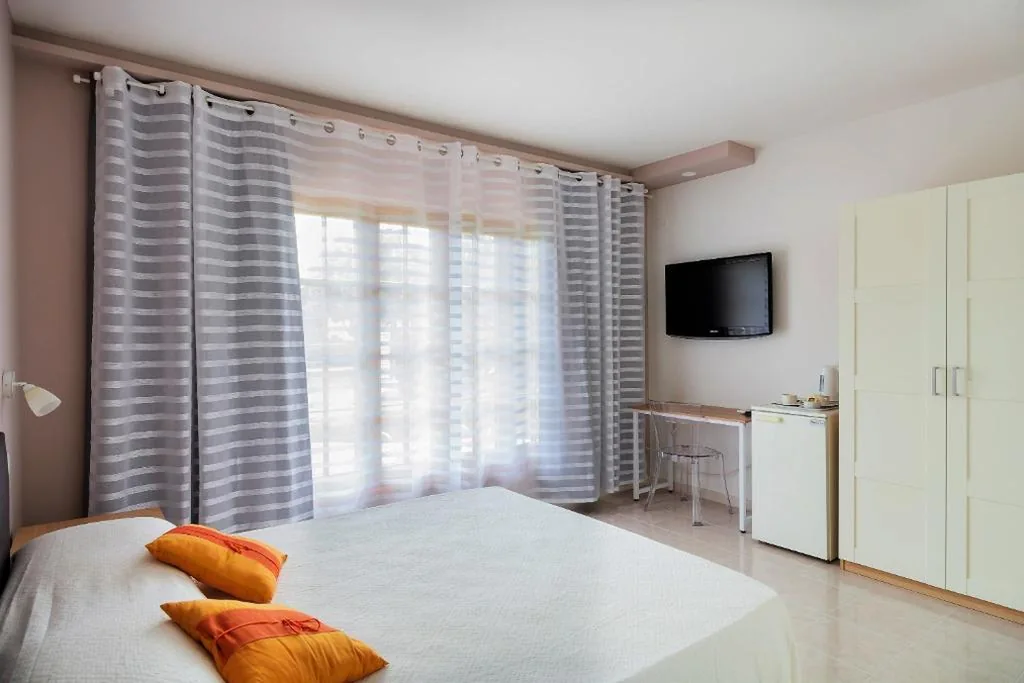 Standard Double Room — Il Melograno