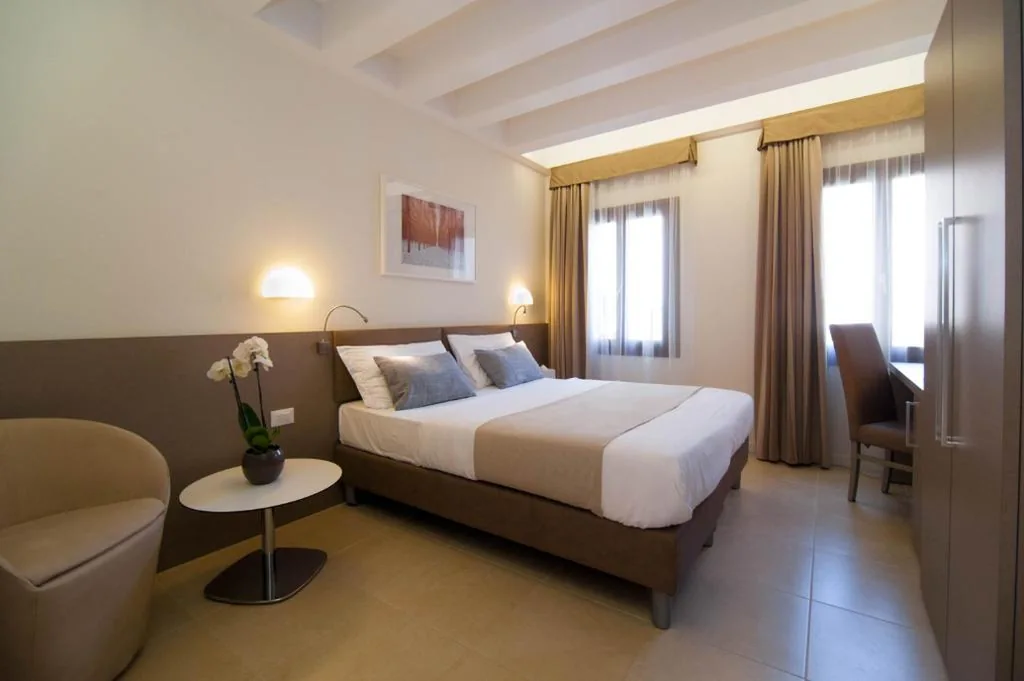 Standard Double Room — Leone Hotel