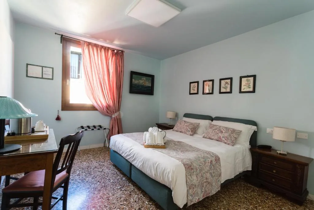 Camera Matrimoniale Standard — Locanda Ai Santi Apostoli Sul Canal Grande – Ferretti Hotels Collection
