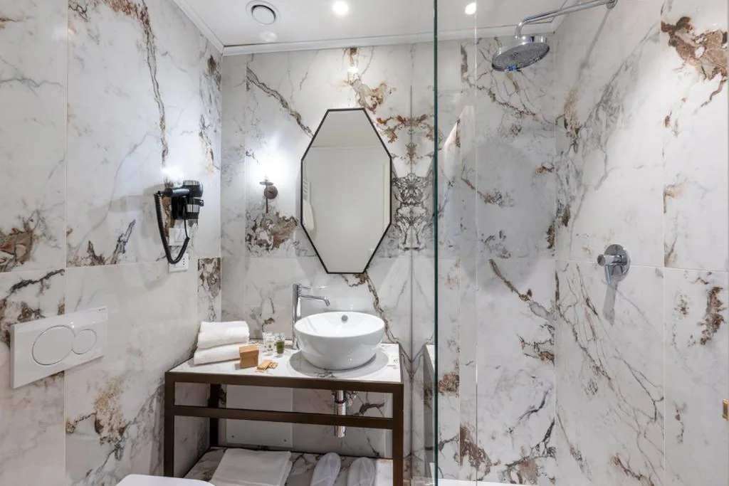 Superior Double Room — Acca Hotel