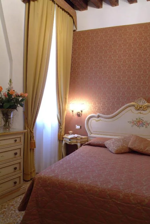 Superior Double Room — Apostoli Palace