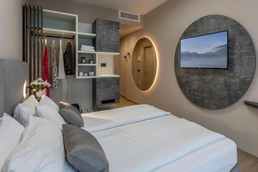 Superior Double Room with Balcony and Lake View — Hotel Veronesi