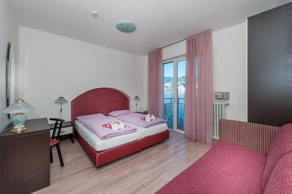 Camera Matrimoniale Superior con Balcone e Vista Lago — Hotel Villa Carmen