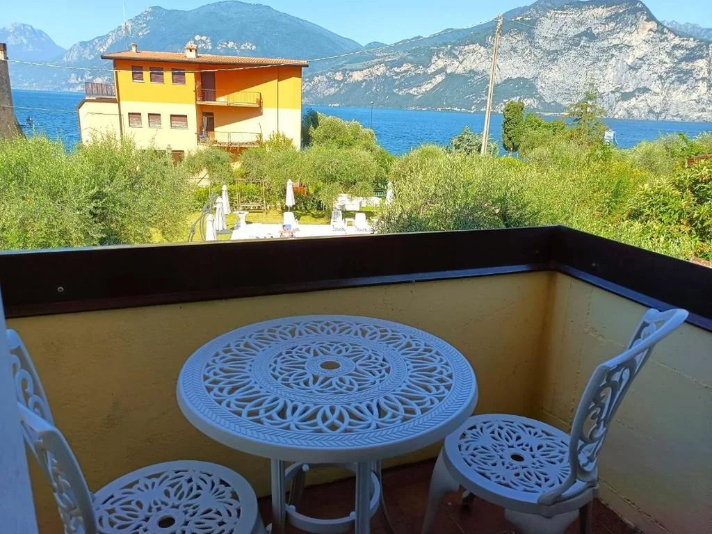 Camera Matrimoniale Superior con Balcone e Vista Lago — Hotel Villa Isabella