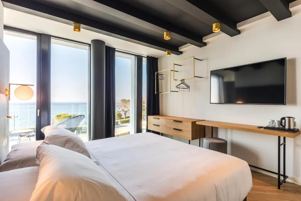 Superior Double Room with Balcony and Lake View — MaisonMe Boutique Hotel