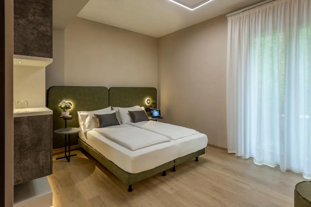 Superior Double Room with Balcony and Mountain View — Hotel Veronesi