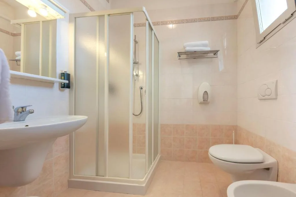 Camera Matrimoniale Superior con Balcone — Hotel Atenea Golden Star