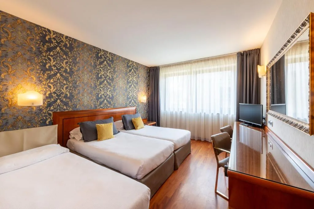 Superior Double Room with Extra Bed — Hotel Palace Verona