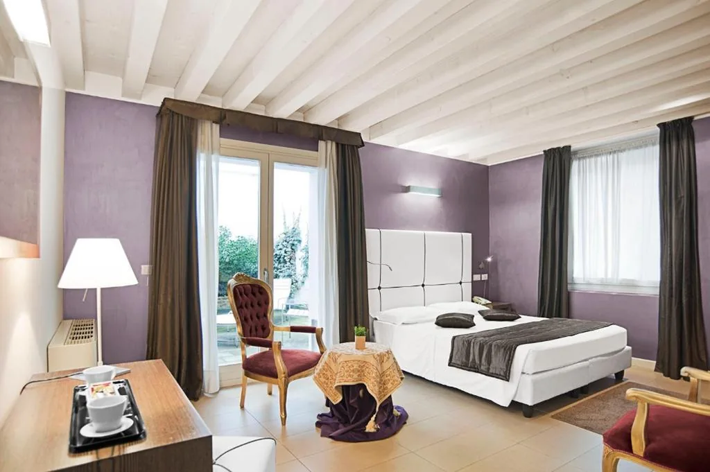 Superior Double Room with Patio — Al Canal Regio – Guest House