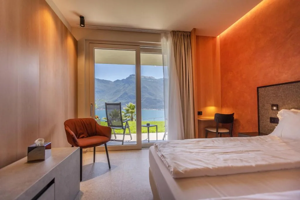 Superior Double Room with Patio and Lake View — LLAC Living Nature Hotel
