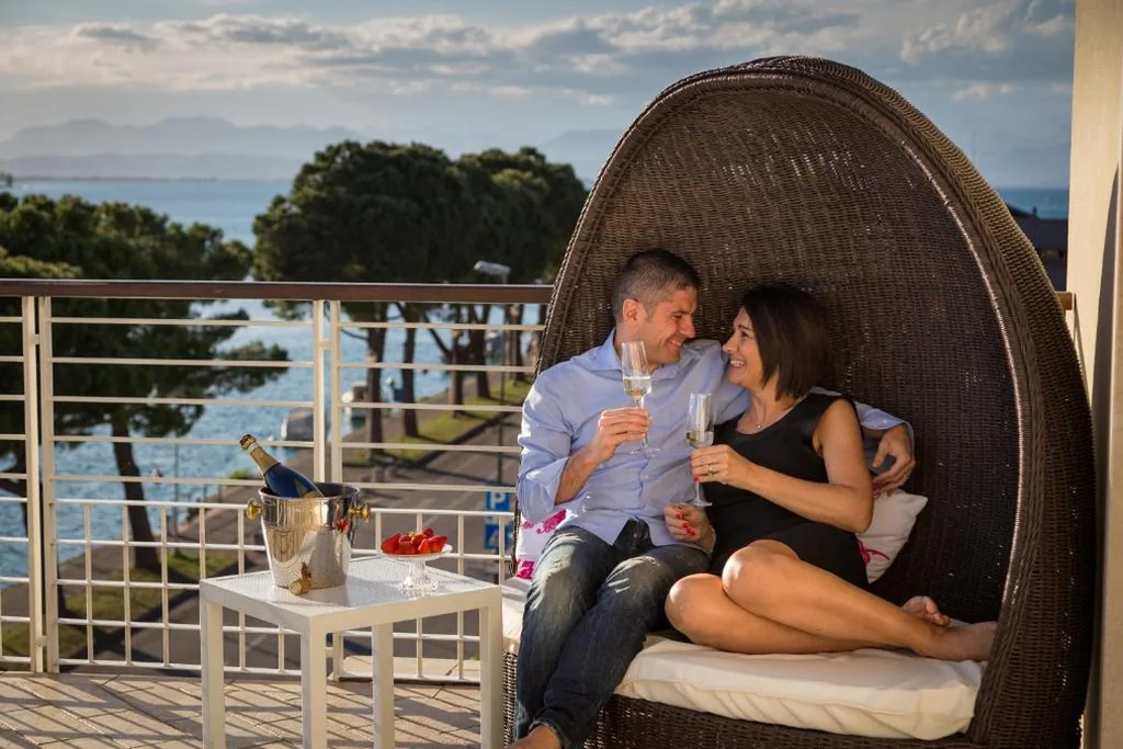 Superior Double Room with Terrace and Lake View — Hotel Acquadolce