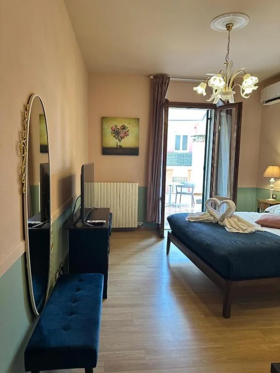 Superior Double Room with Terrace — Lady Verona Residence