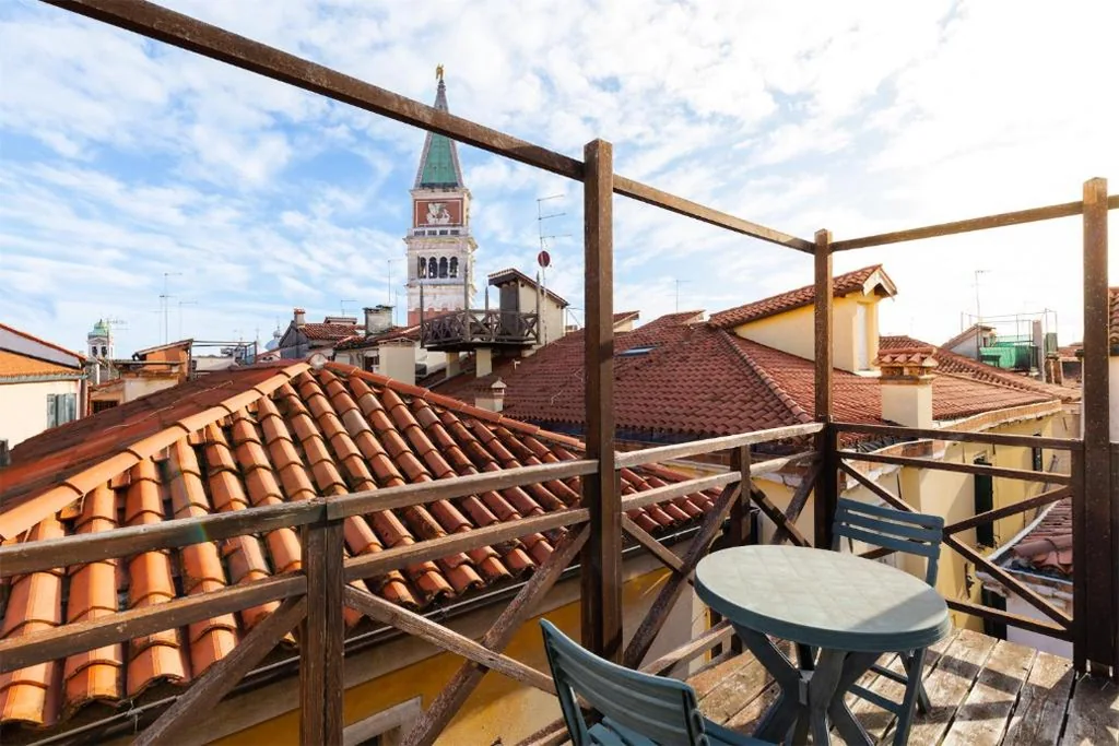 Superior Double Room with Terrace — Lanterna Di Marco Polo