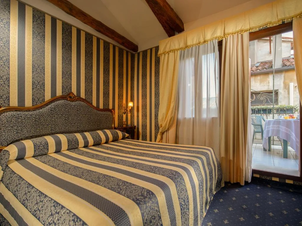 Superior Double Room with Private Terrace — Centauro Hotel
