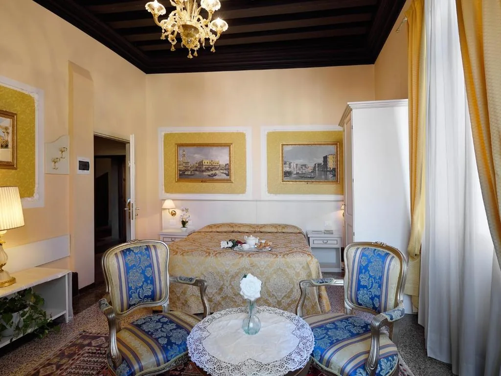 Camera Matrimoniale Superior con Vista Canale — Hotel Corte dei Greci