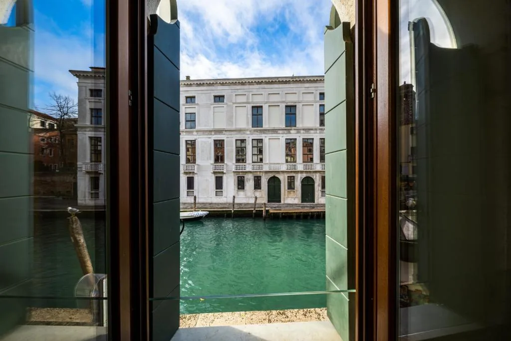 Superior Double Room with Canal View — Leone Hotel