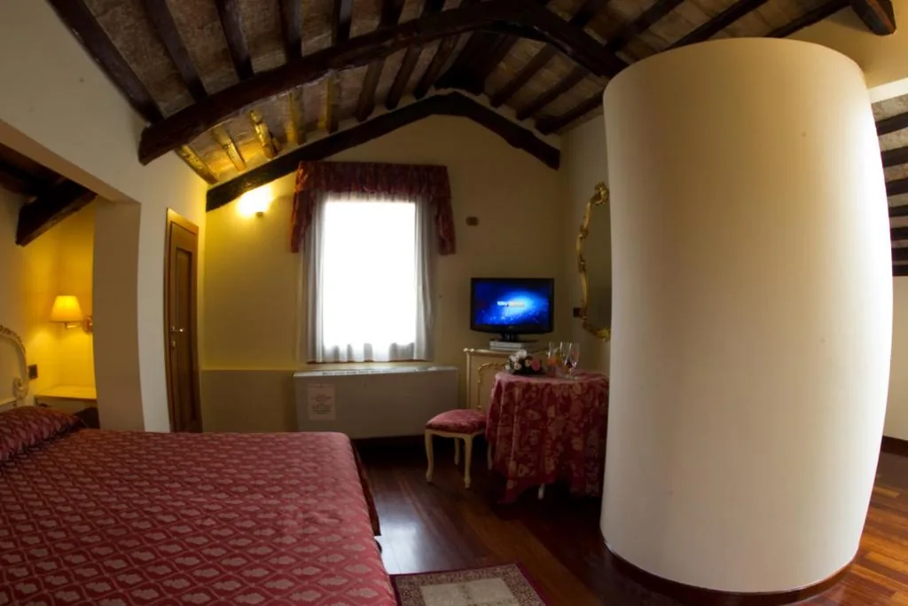 Superior Double Room with Canal View — Locanda Poste Vecie