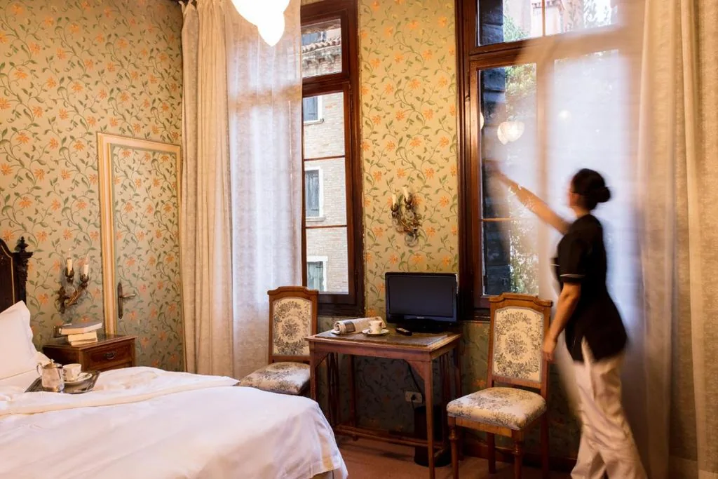 Superior Double Room with Garden View — Hotel Flora – By Romanelli Family