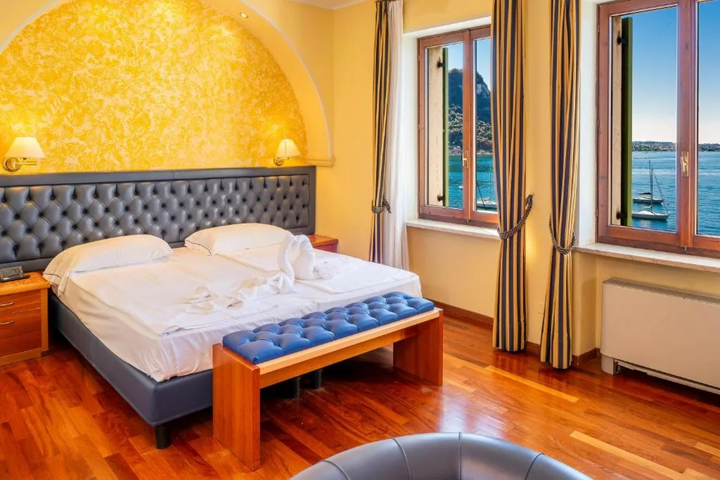 Superior Double Room with Lake View — Hotel Du Parc