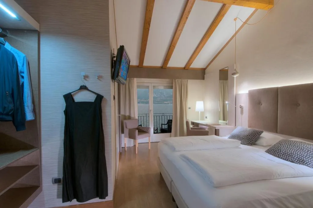 Superior Double Room with Lake View — Hotel Galvani