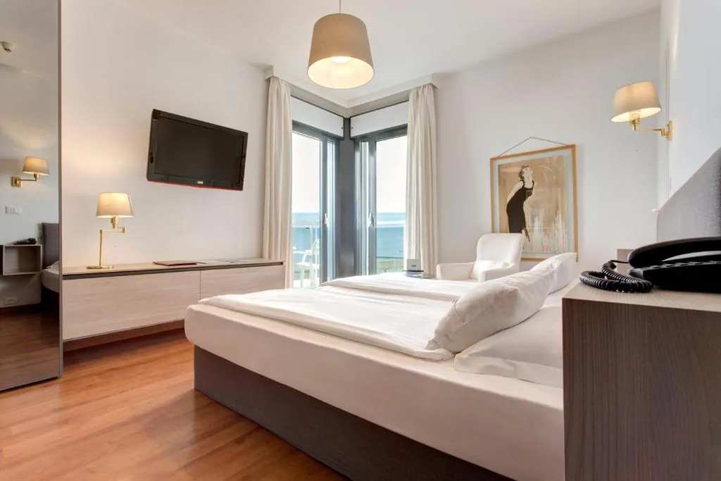 Superior Double Room with Sea View — Hotel Byron Bellavista