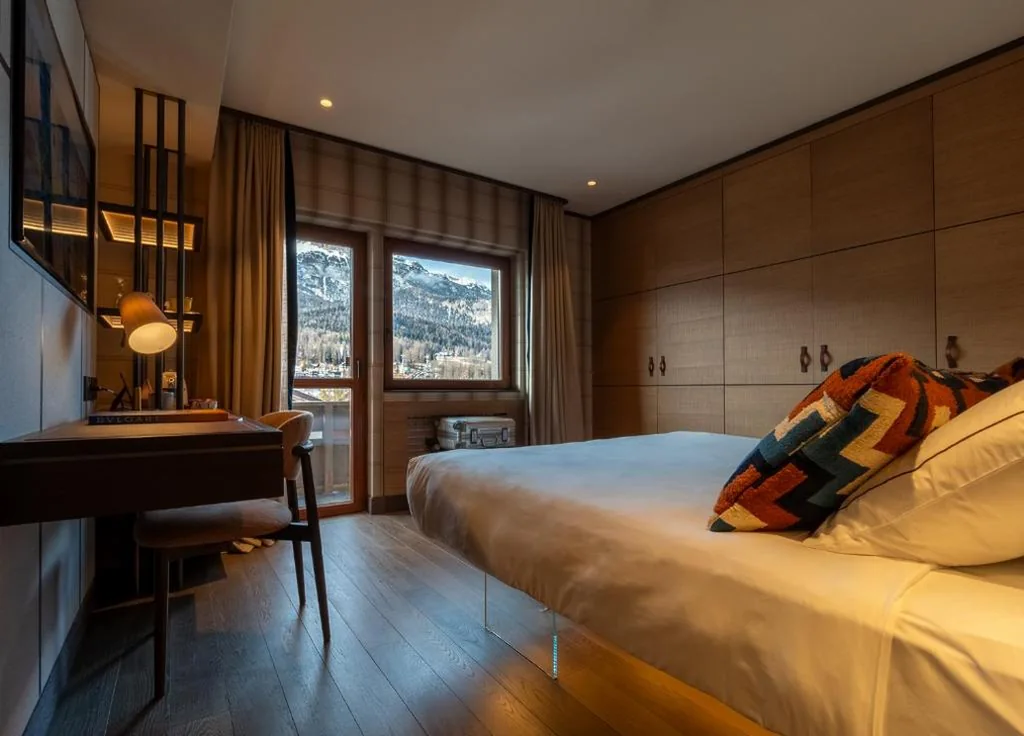 Superior Double Room — Eight Cortina