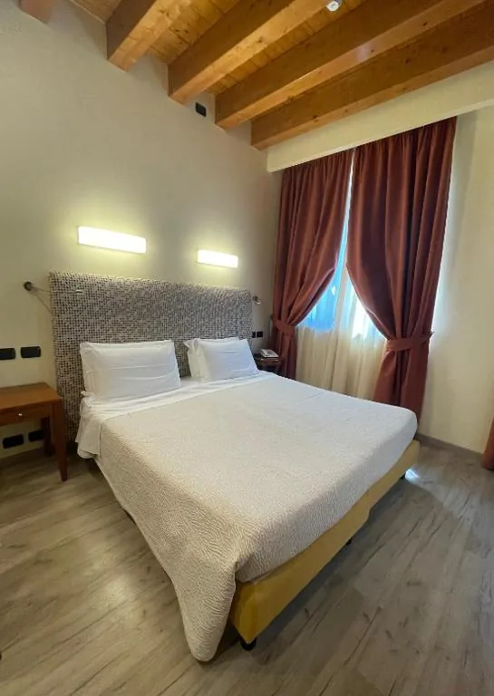 Superior Double Room — Green Park Hotel