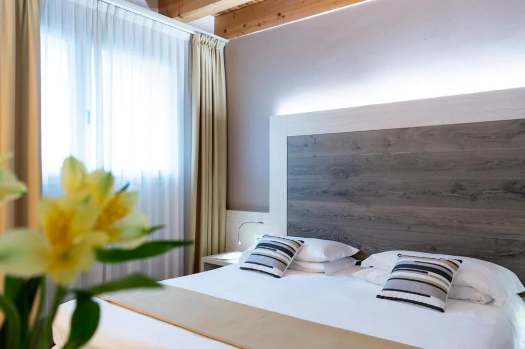 Superior Double Room — Hotel Alexander
