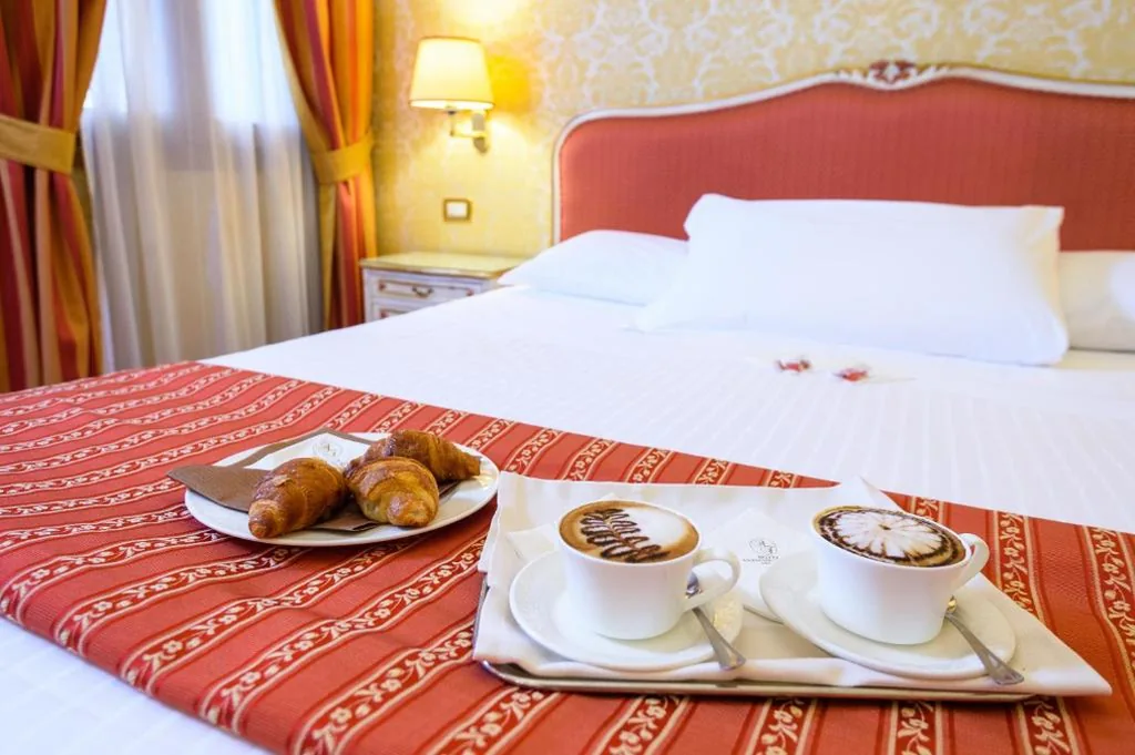 Camera Matrimoniale Superior — Hotel Antiche Figure