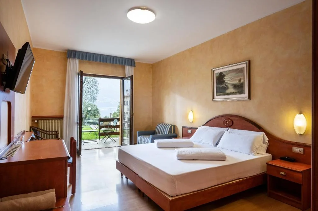 Superior Double Room — Hotel Caravel