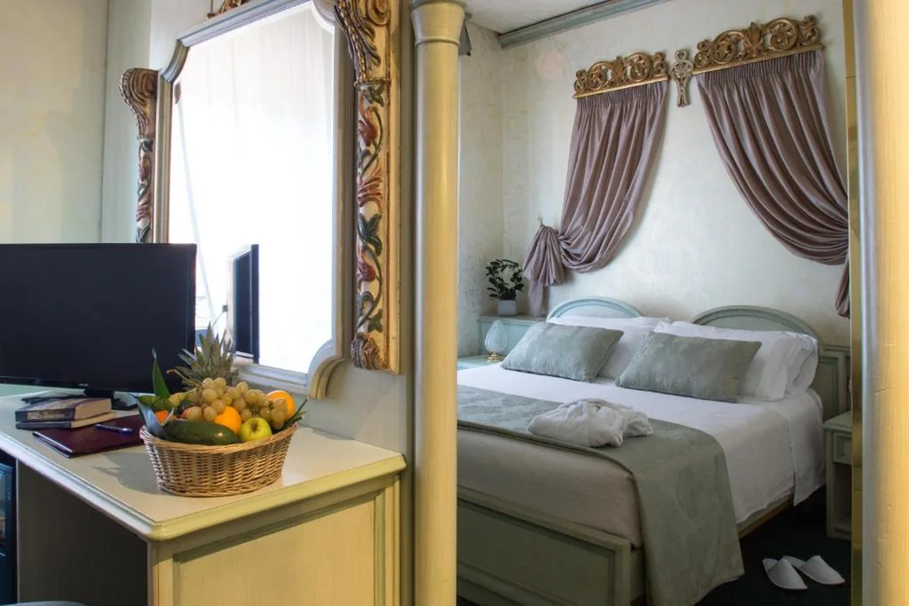 Superior Double Room — Hotel Colomba d’Oro