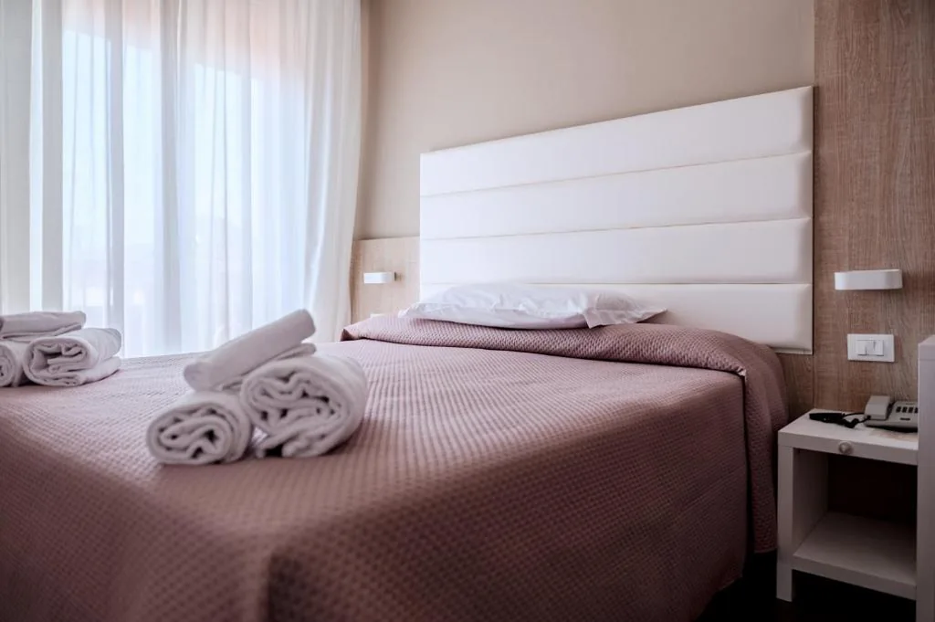 Superior Double Room — Hotel Etna