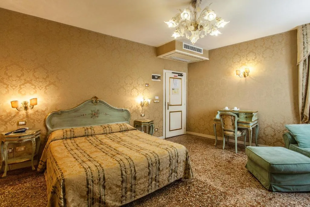 Superior Double Room — Locanda Barbarigo