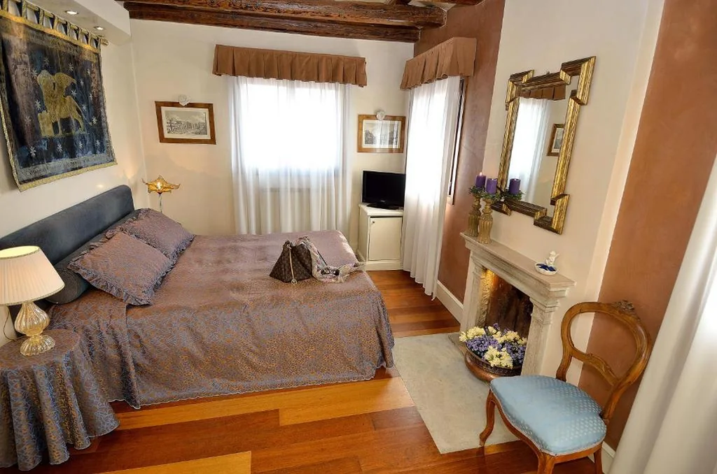Superior Double Room — Palazzo Odoni