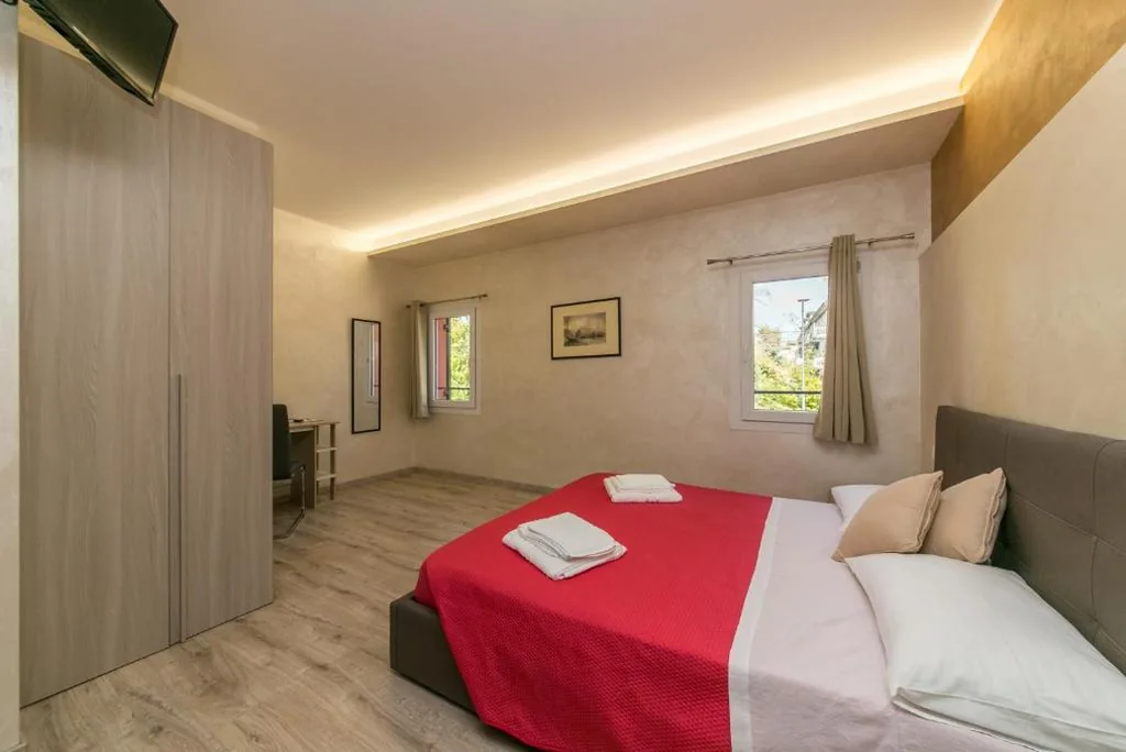 Superior Double Room — Red Lion Guest House