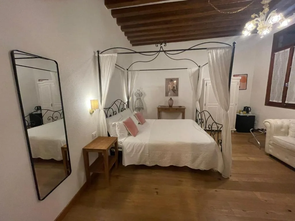 Camera Matrimoniale Superior — Residenza Corte Antica B&B