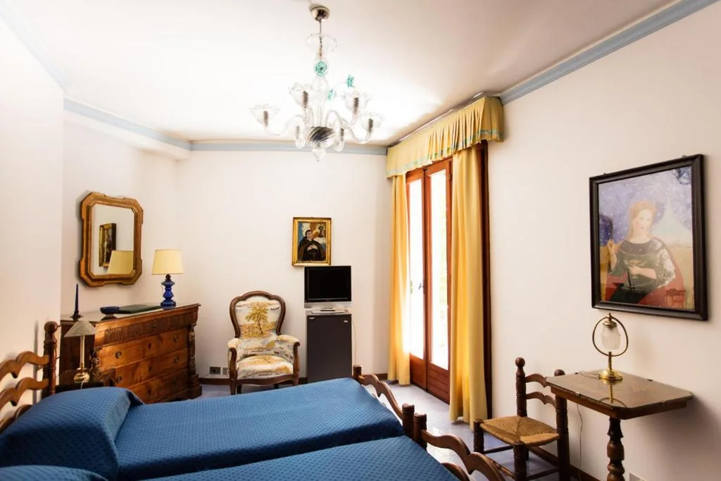 Superior Double Room — Residenza d’Epoca Albergo Quattro Fontane