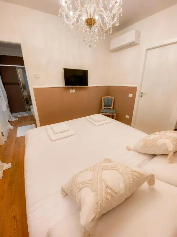 Camera Matrimoniale Superior — San Polo Luxury Suites in Venice