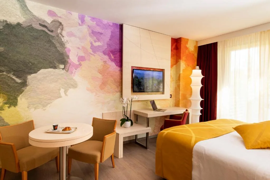 Camera Matrimoniale Trendy — Color Hotel Style, Design & Gourmet