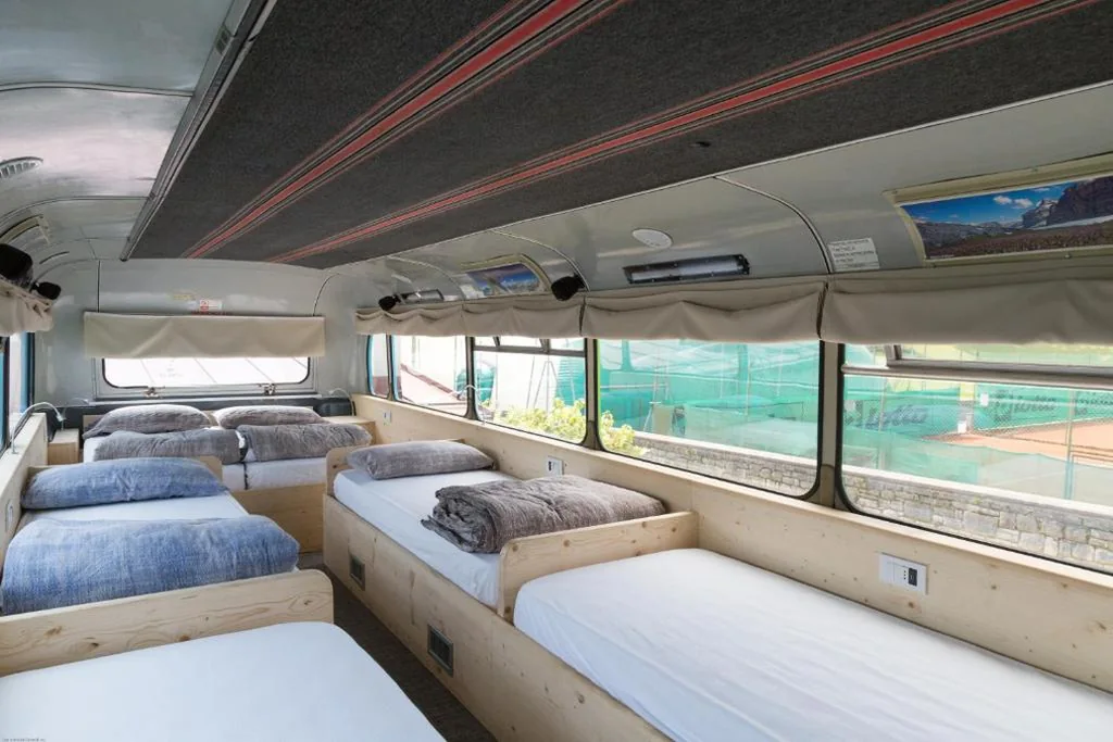 Room for 6 Adults - 2 Levels — Bed In Bus