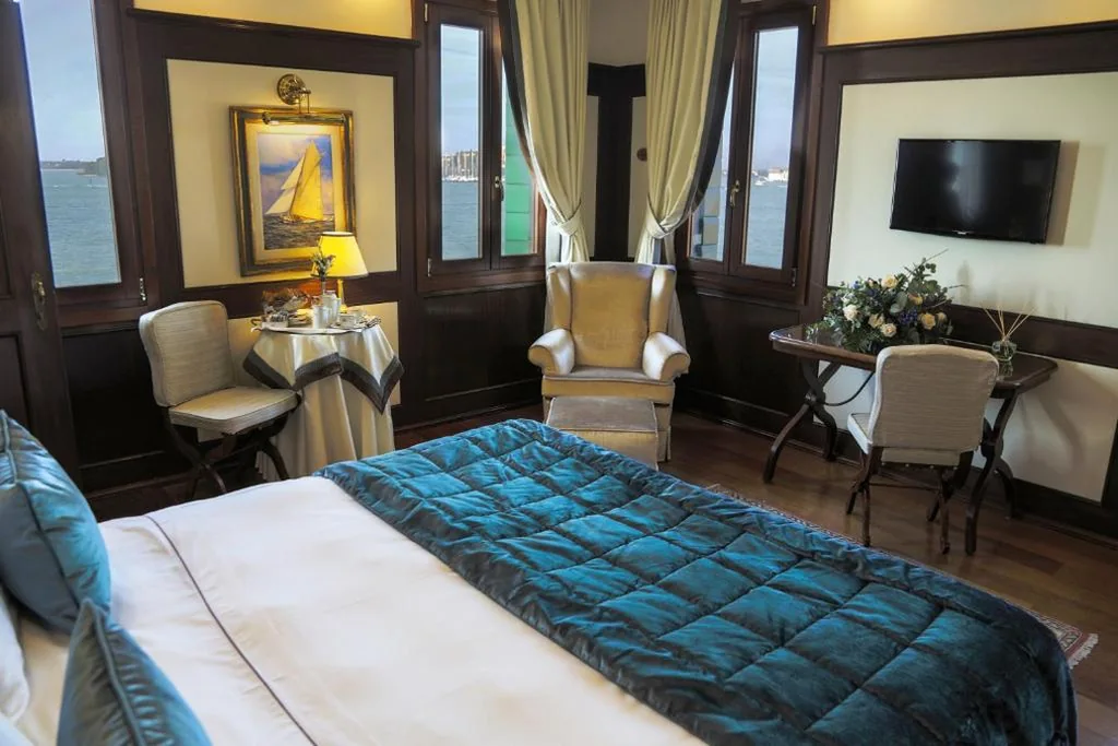 Camera Premium con Vista Laguna — Hotel Bucintoro