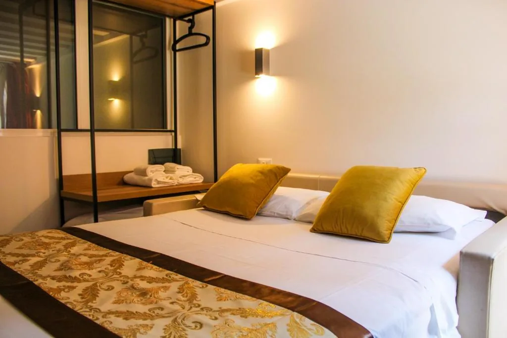 Two-Level Quadruple Room (4 Adults) — Al Canal Regio – Guest House