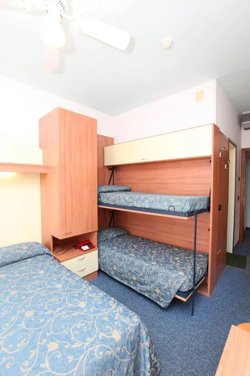 Camera Quadrupla Classic — Hotel Derby S